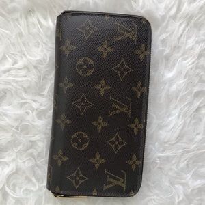 Louis Vuitton Zippy Wallet